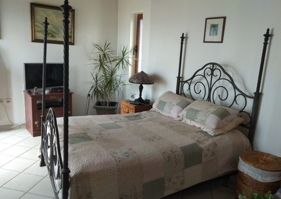 Luxury-villa-for-sale-in-Akrotiri-Chania-Crete-bedroom-2d66a607